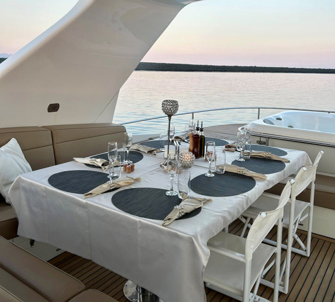 70 POWER  2013 SUNREEF YACHTS