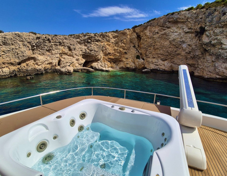 70 POWER  2013 SUNREEF YACHTS