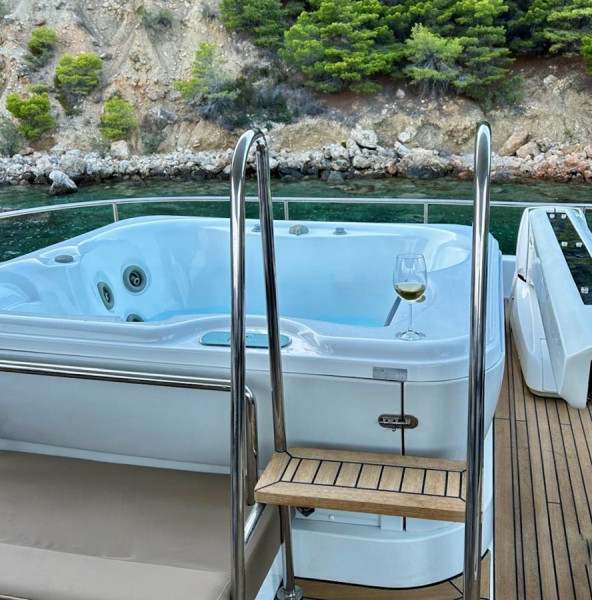 70 POWER  2013 SUNREEF YACHTS