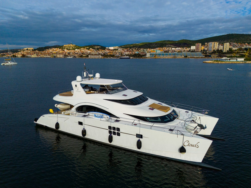 70 POWER  2013 SUNREEF YACHTS