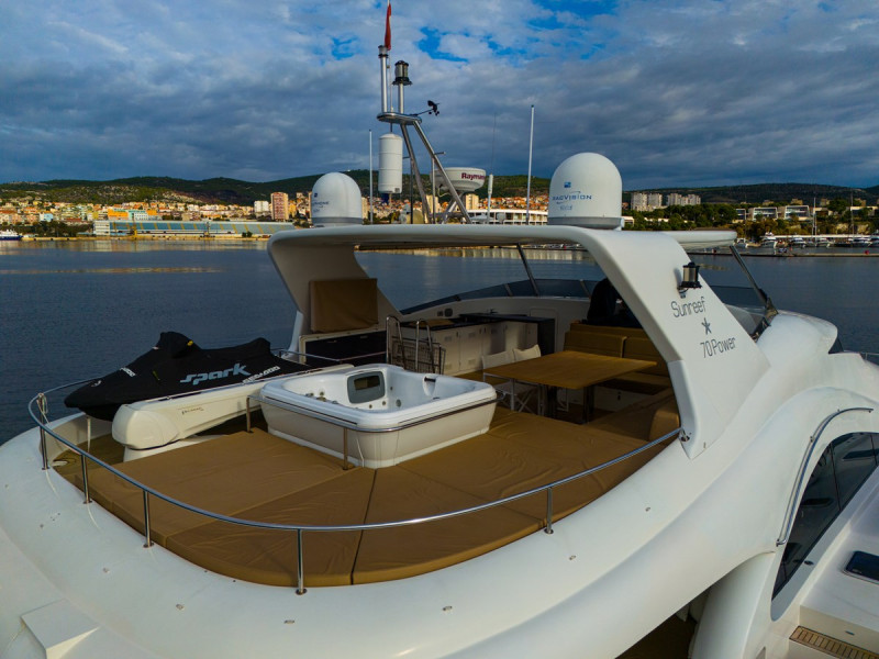 70 POWER  2013 SUNREEF YACHTS