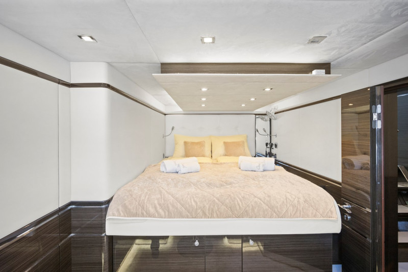 70 POWER  2013 SUNREEF YACHTS