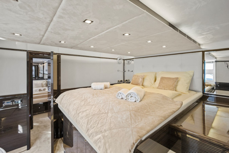 70 POWER  2013 SUNREEF YACHTS