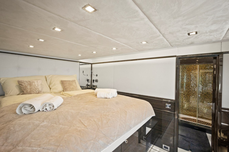 70 POWER  2013 SUNREEF YACHTS