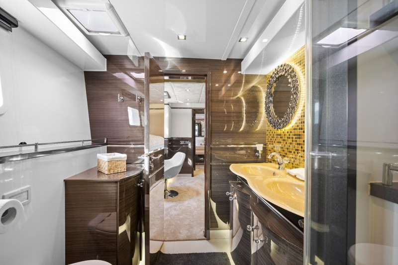 70 POWER  2013 SUNREEF YACHTS
