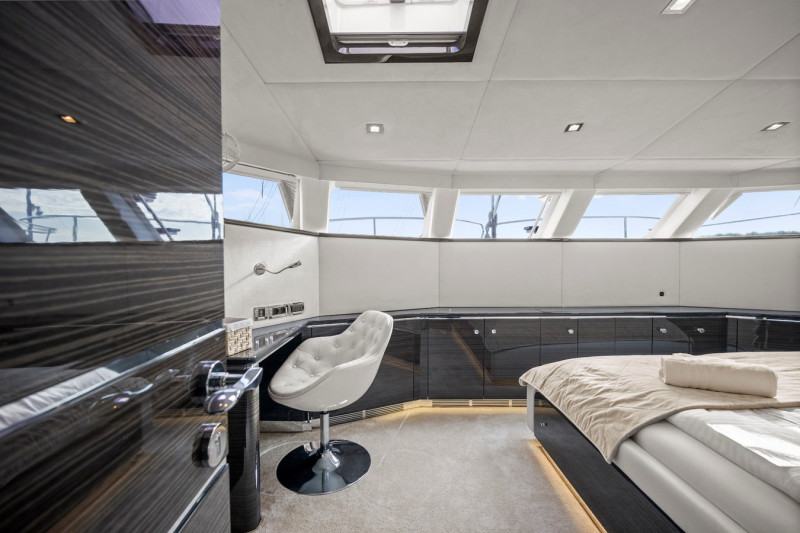 70 POWER  2013 SUNREEF YACHTS
