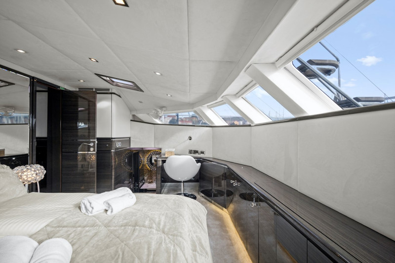 70 POWER  2013 SUNREEF YACHTS