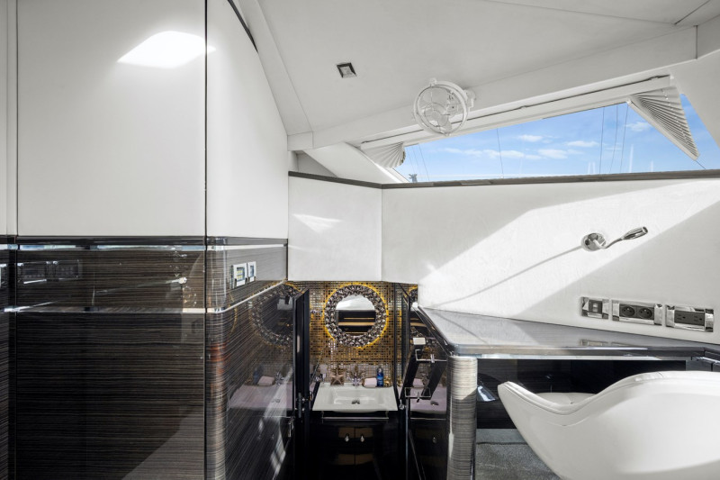 70 POWER  2013 SUNREEF YACHTS