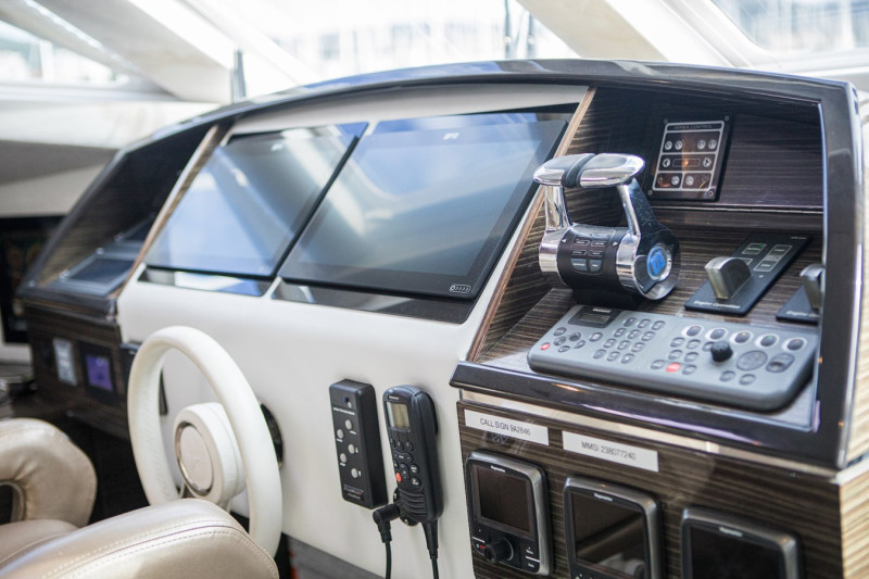 70 POWER  2013 SUNREEF YACHTS