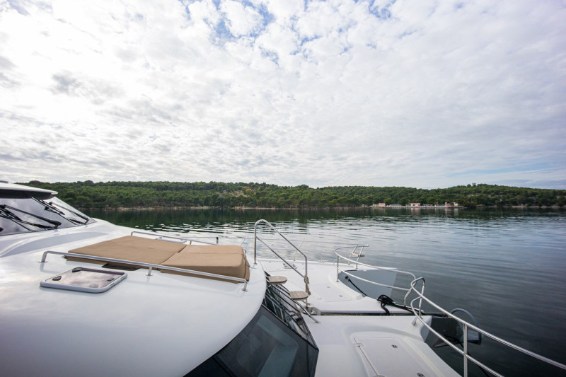 70 POWER  2013 SUNREEF YACHTS