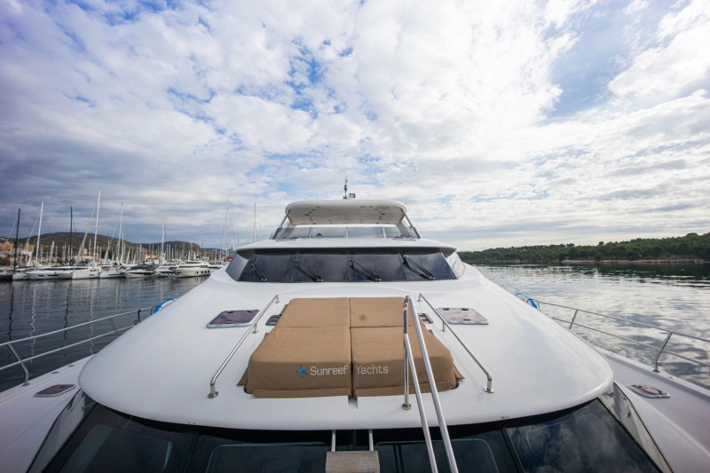 70 POWER  2013 SUNREEF YACHTS