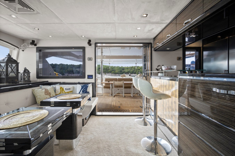 70 POWER  2013 SUNREEF YACHTS