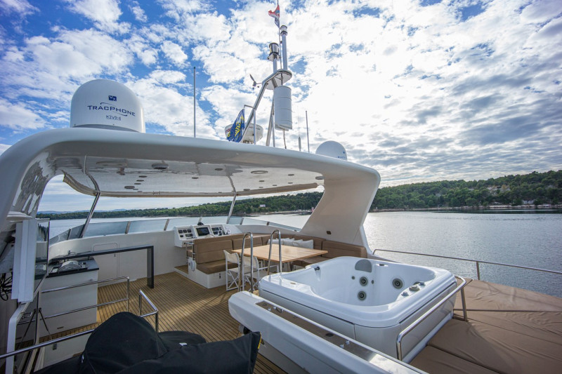 70 POWER  2013 SUNREEF YACHTS
