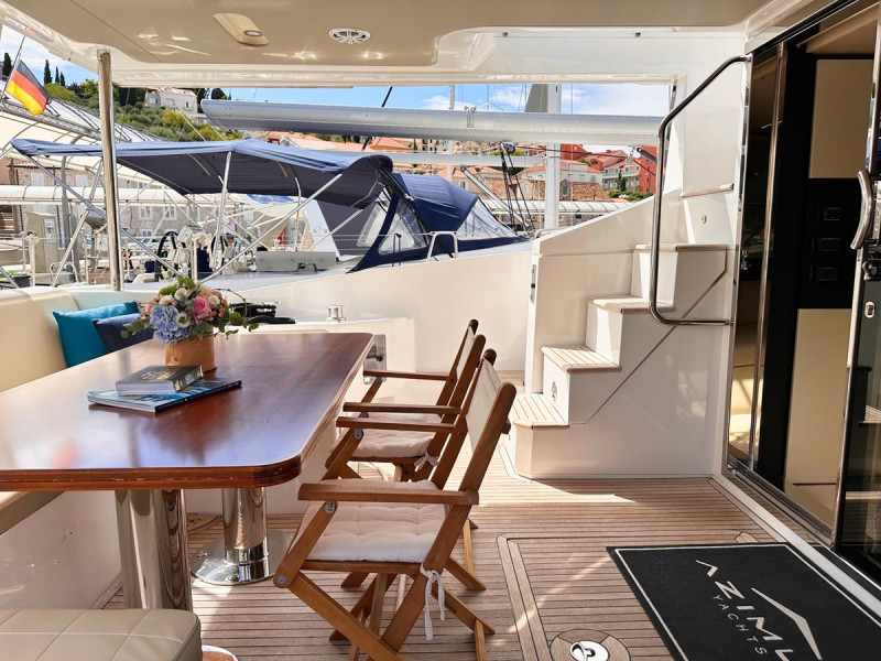 66 FLY 2018 AZIMUT YACHTS