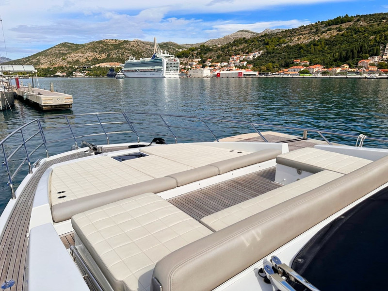 66 FLY 2018 AZIMUT YACHTS