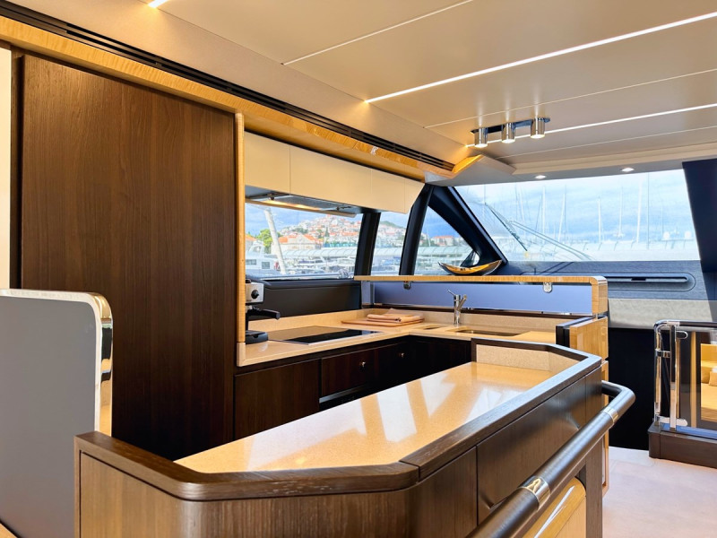 66 FLY 2018 AZIMUT YACHTS