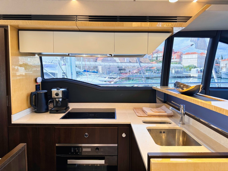 66 FLY 2018 AZIMUT YACHTS