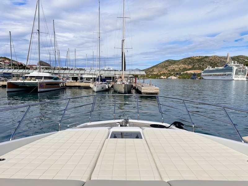 66 FLY 2018 AZIMUT YACHTS
