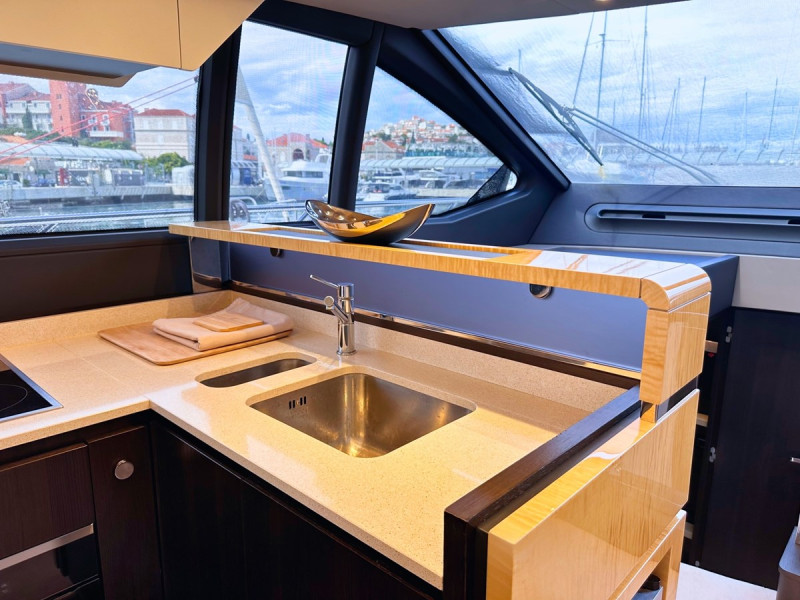 66 FLY 2018 AZIMUT YACHTS