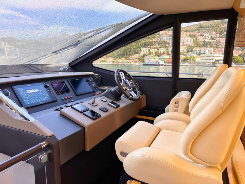 66 FLY 2018 AZIMUT YACHTS