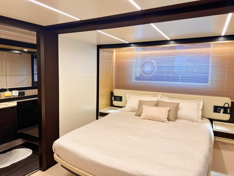 66 FLY 2018 AZIMUT YACHTS
