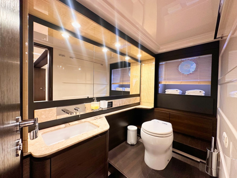 66 FLY 2018 AZIMUT YACHTS