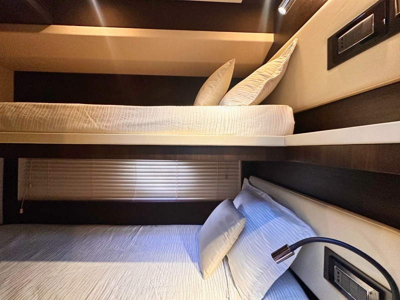 66 FLY 2018 AZIMUT YACHTS