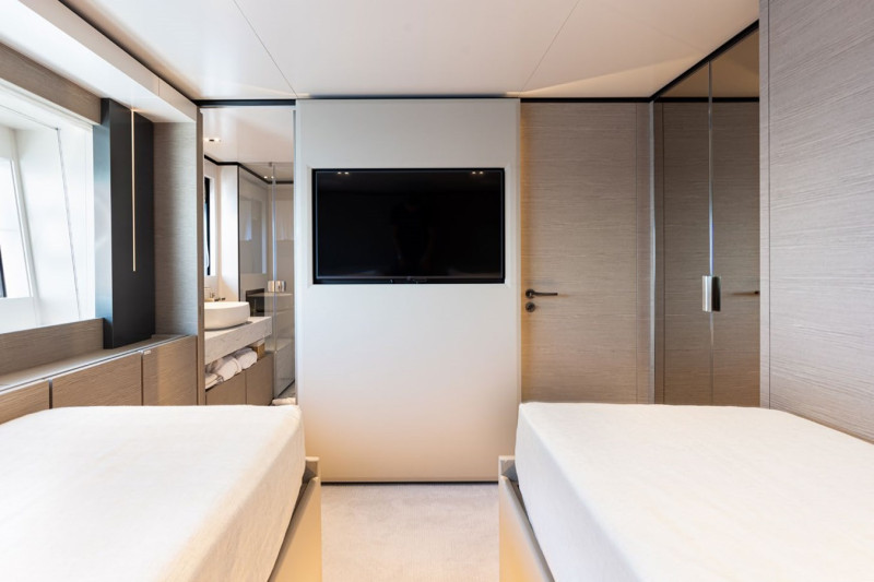 NAVETTA 33 2022 CUSTOM LINE