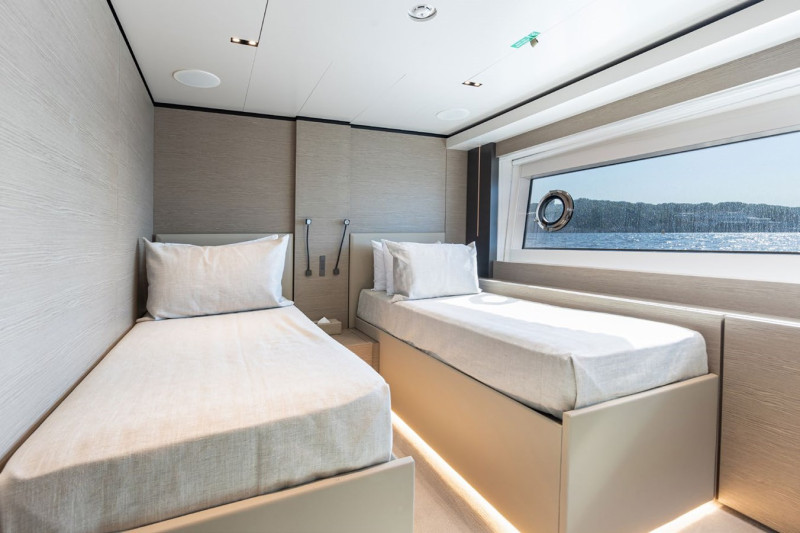 NAVETTA 33 2022 CUSTOM LINE