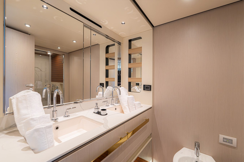 78 FLYBRIDGE 2021 AZIMUT YACHTS