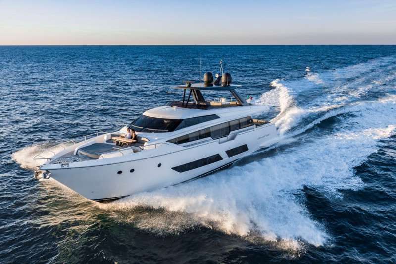 FLY 2018 FERRETTI YACHTS