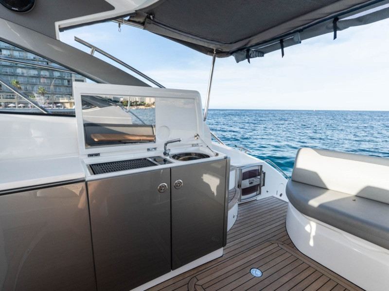 V40 2021 PRINCESS YACHTS