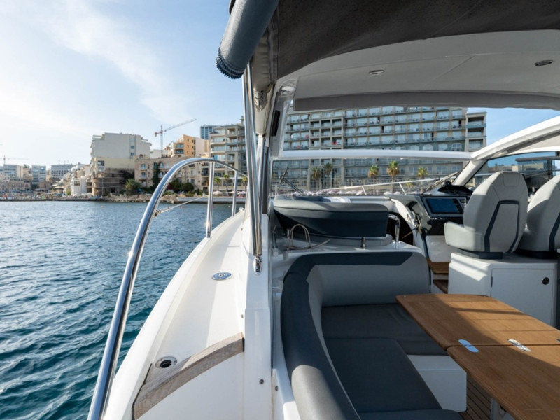 V40 2021 PRINCESS YACHTS