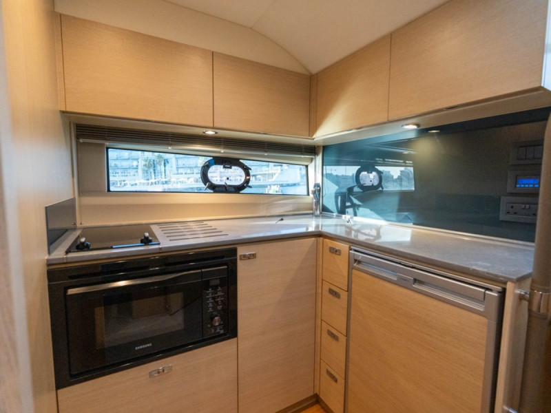 V40 2021 PRINCESS YACHTS