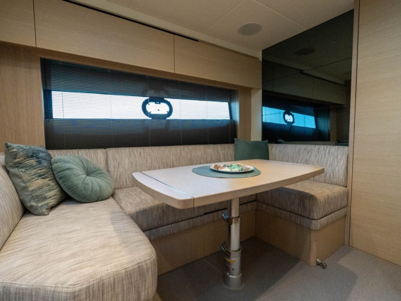 V40 2021 PRINCESS YACHTS