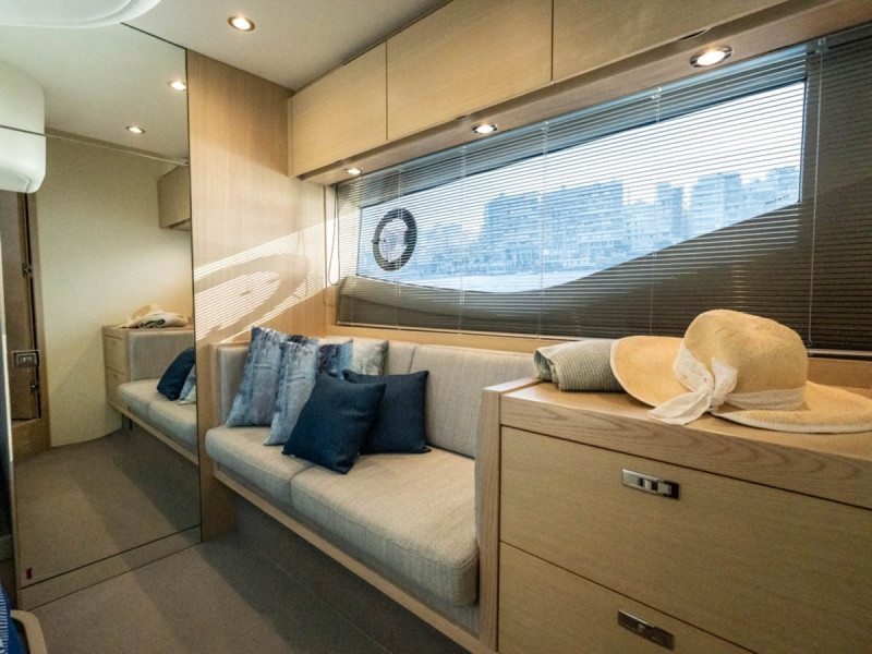 V40 2021 PRINCESS YACHTS