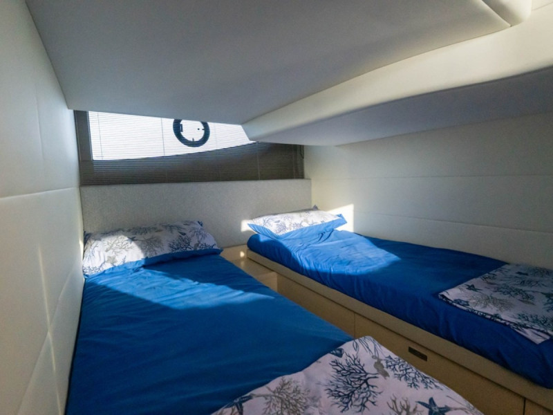 V40 2021 PRINCESS YACHTS