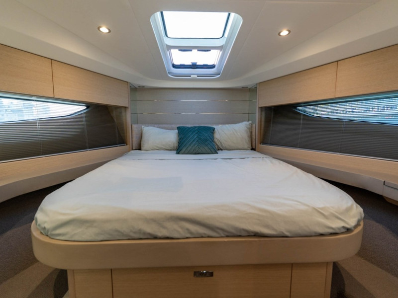 V40 2021 PRINCESS YACHTS