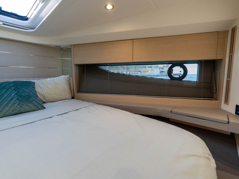 V40 2021 PRINCESS YACHTS