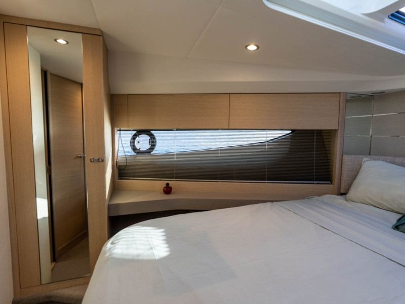 V40 2021 PRINCESS YACHTS
