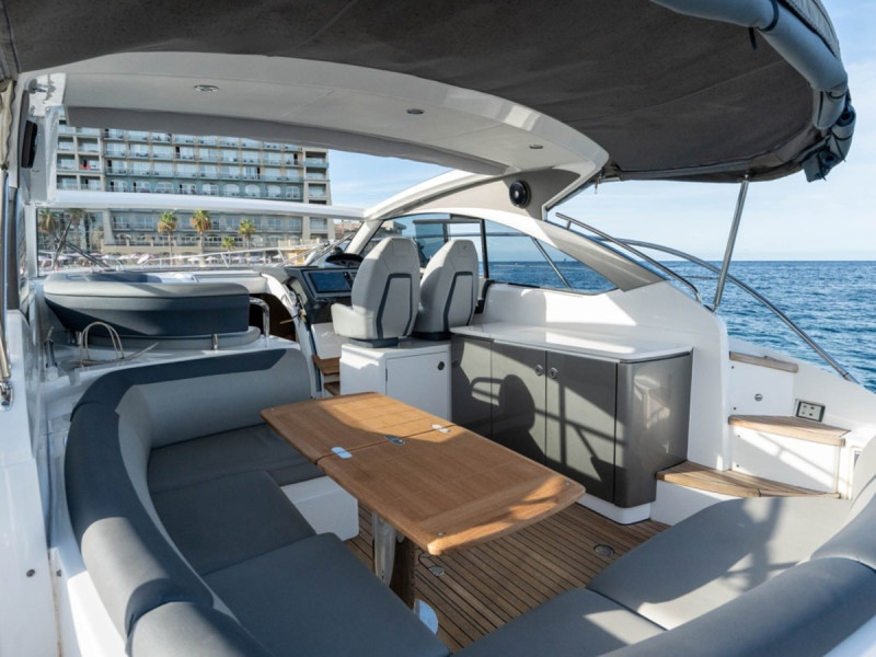 V40 2021 PRINCESS YACHTS