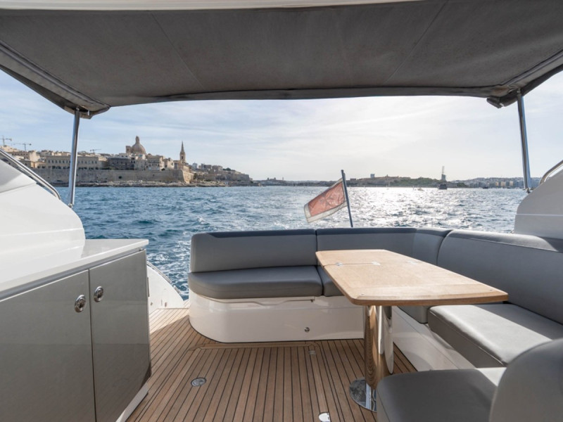 V40 2021 PRINCESS YACHTS