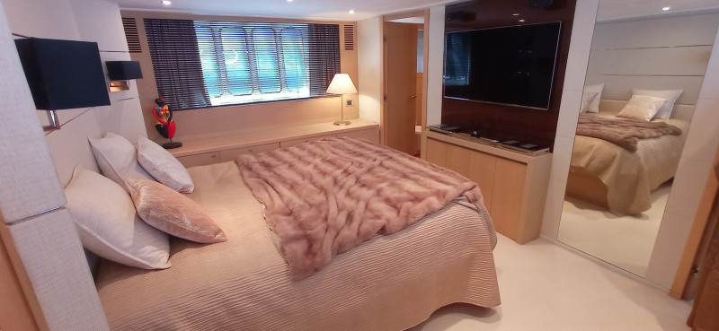 V78 2011 PRINCESS YACHTS