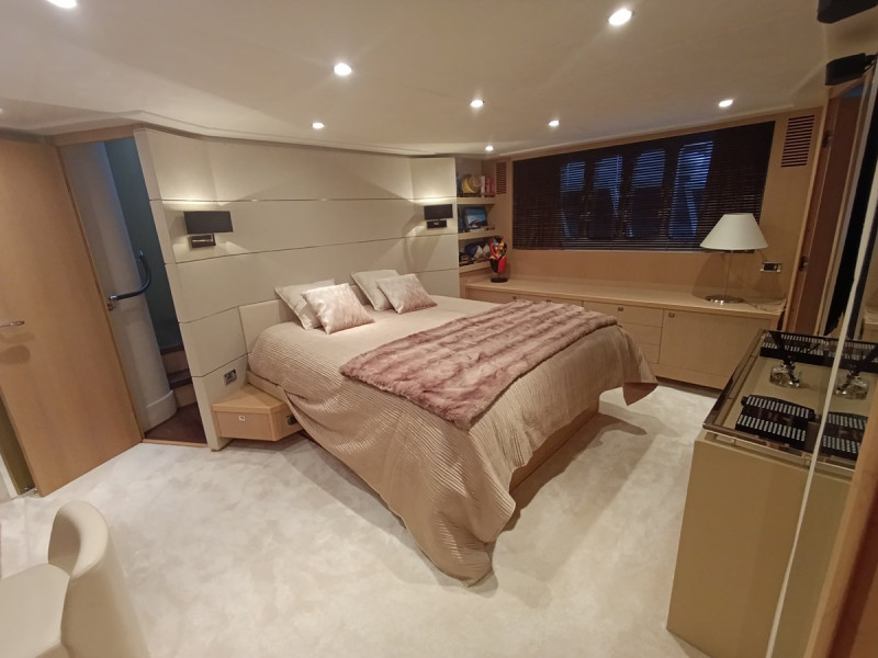 V78 2011 PRINCESS YACHTS