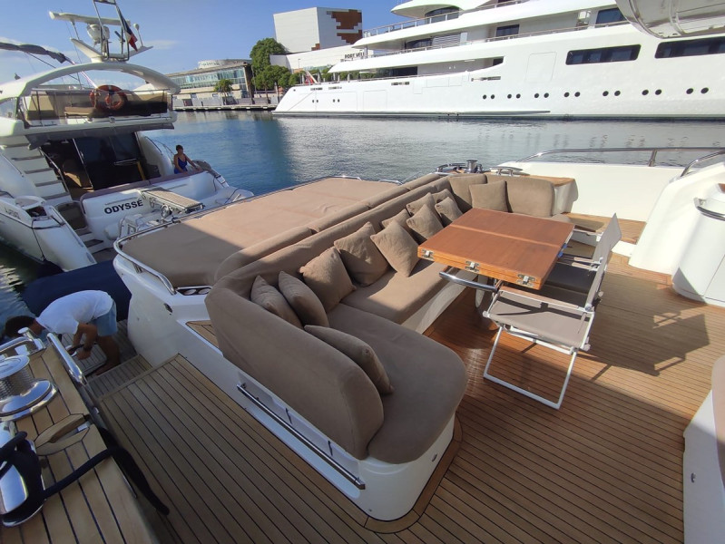 V78 2011 PRINCESS YACHTS