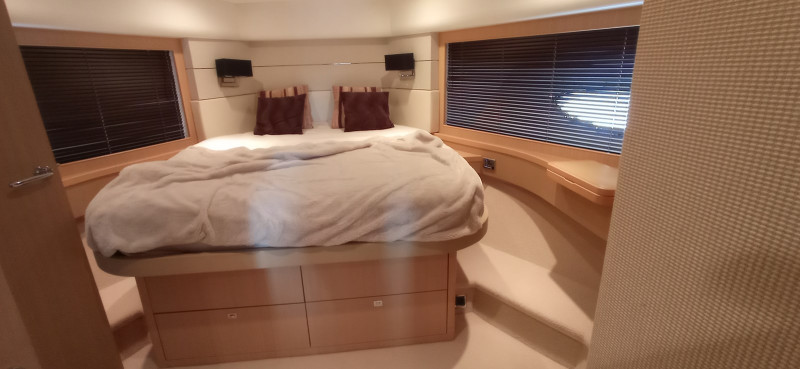 V78 2011 PRINCESS YACHTS