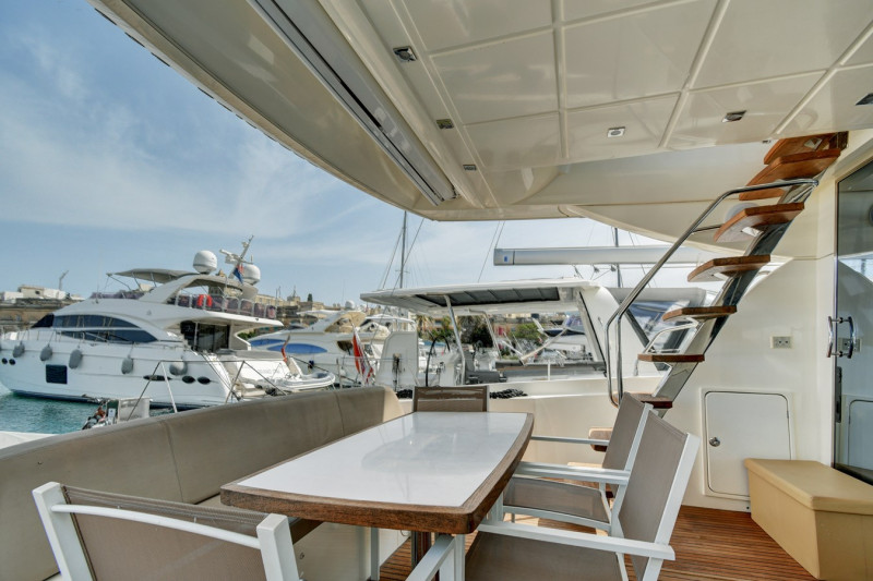 PRESTIGE 62 2015 PRESTIGE