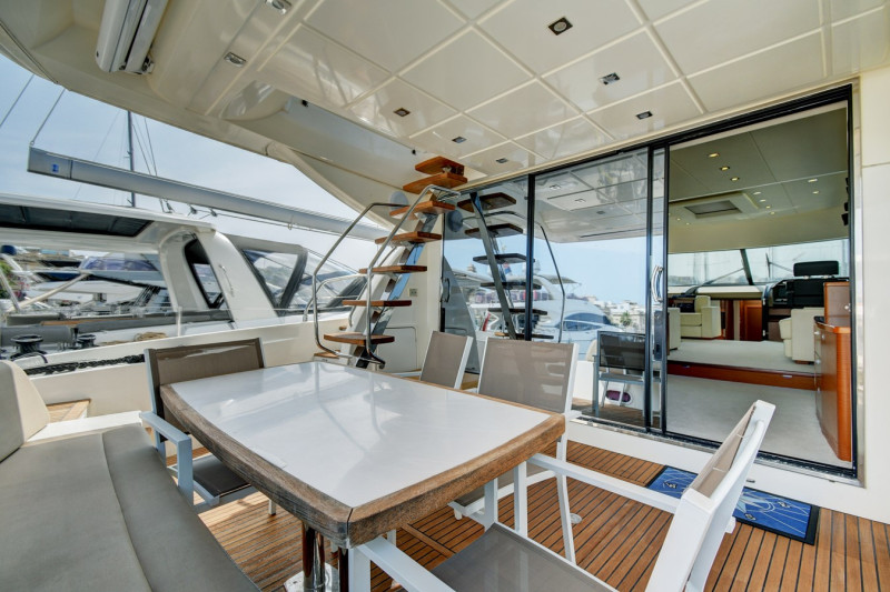 PRESTIGE 62 2015 PRESTIGE