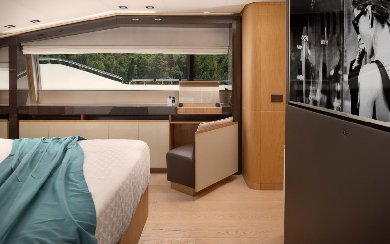 2019 FERRETTI YACHTS