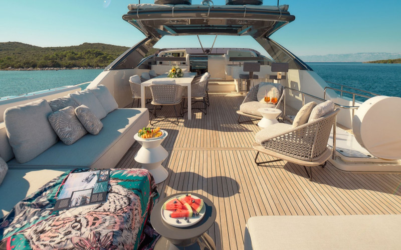 2019 FERRETTI YACHTS